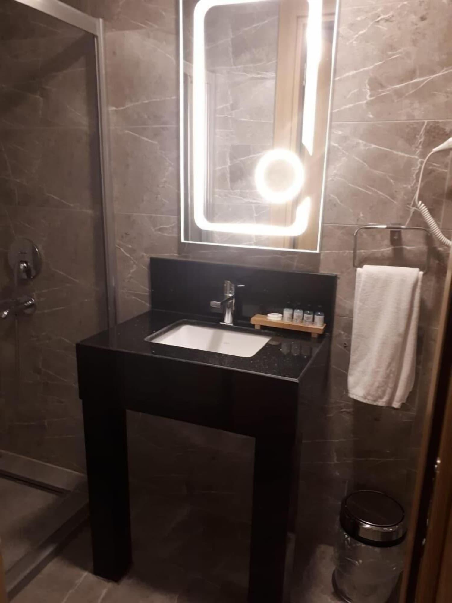 Valens Downtown Hotel